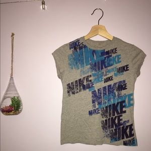 Kids medium gray short sleeve Nike tee